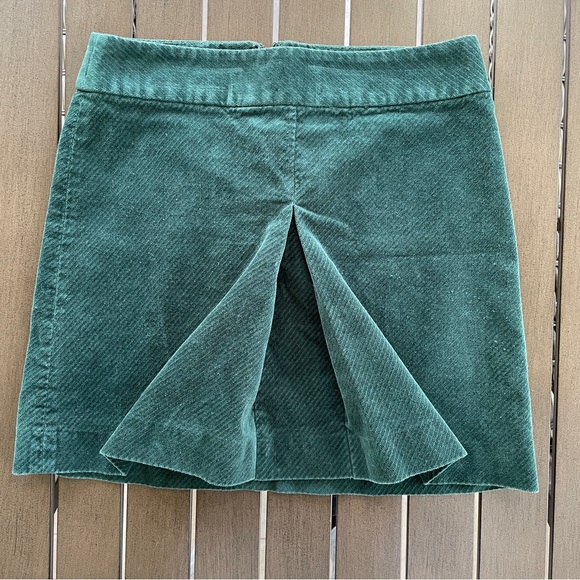 ANN TAYLOR LOFT PETITES CORDUROY PLEATED MINI SKIRT!! - Picture 2 of 6
